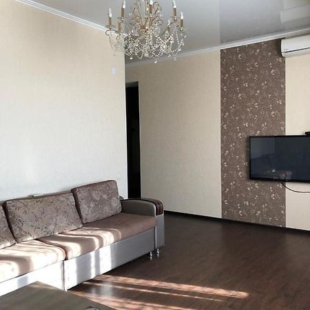 Квартира В Центре Бишкека! Ngoại thất bức ảnh
