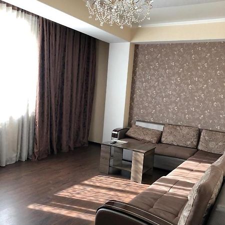 Квартира В Центре Бишкека! Ngoại thất bức ảnh